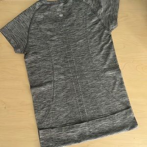 Lululemon Swiftly Tech Short Sleeve Size 6